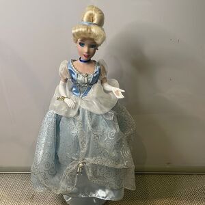 Disney Princess  Collectors Cinderella Porcelain 16” Doll
